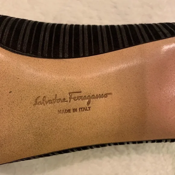 Ladies Ferragamo Shoes - Picture 5 of 7